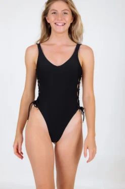 Shimmer-Black Zoe -Paradis Marin shimmer black zoe model front 03 6afb39bb d37b 44ba b530 e128a3467c06 scaled